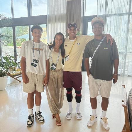 Iago, Belle, Thiago Silva e Isago: família visitou zagueiro do Fluminense durante Mundial de Clubes Iago, Belle, Thiago Silva e Isago: família visitou zagueiro do Fluminense durante Mundial de Clubes