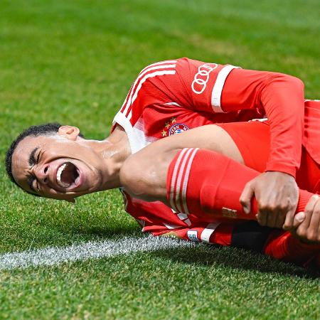 Jogador do Bayern fraturou a fíbula e o tornozelo esquerdo durante jogo do Mundial Jogador do Bayern fraturou a fíbula e o tornozelo esquerdo durante jogo do Mundial