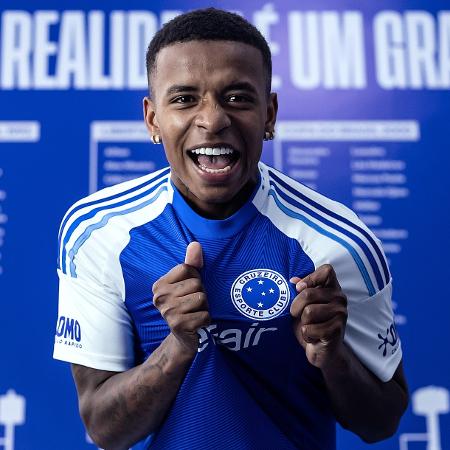 Keny Arroyo, de 19 anos, é o novo reforço para o ataque do Cruzeiro