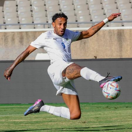 Atacante de 36 anos, hoje no Marselha, comandou vitória de Gabão sobre Gâmbia Atacante de 36 anos, hoje no Marselha, comandou vitória de Gabão sobre Gâmbia