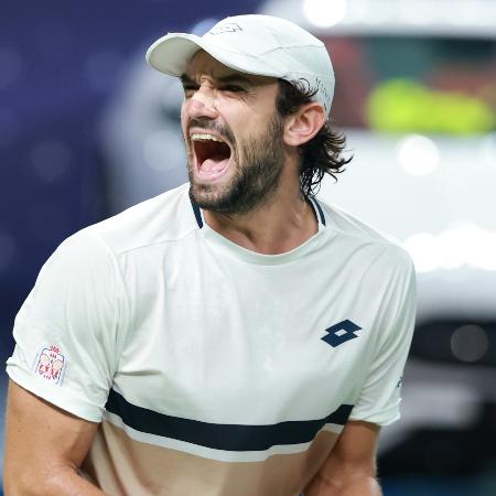 Valentin Vacherot comemora vitória na final do Masters 1000 de Xangai