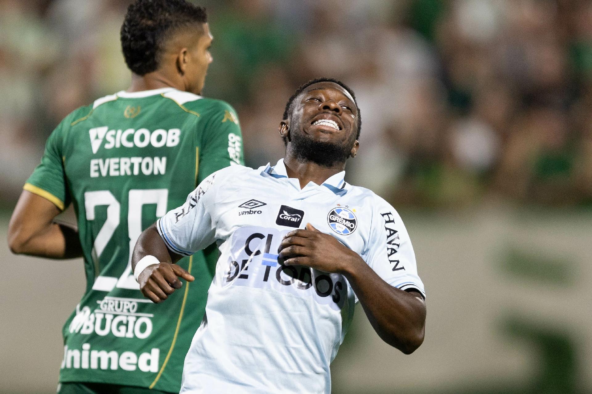 Amuzu lamenta durante Chapecoense x Grêmio, na 6ª rodada do Brasileirão - undefined