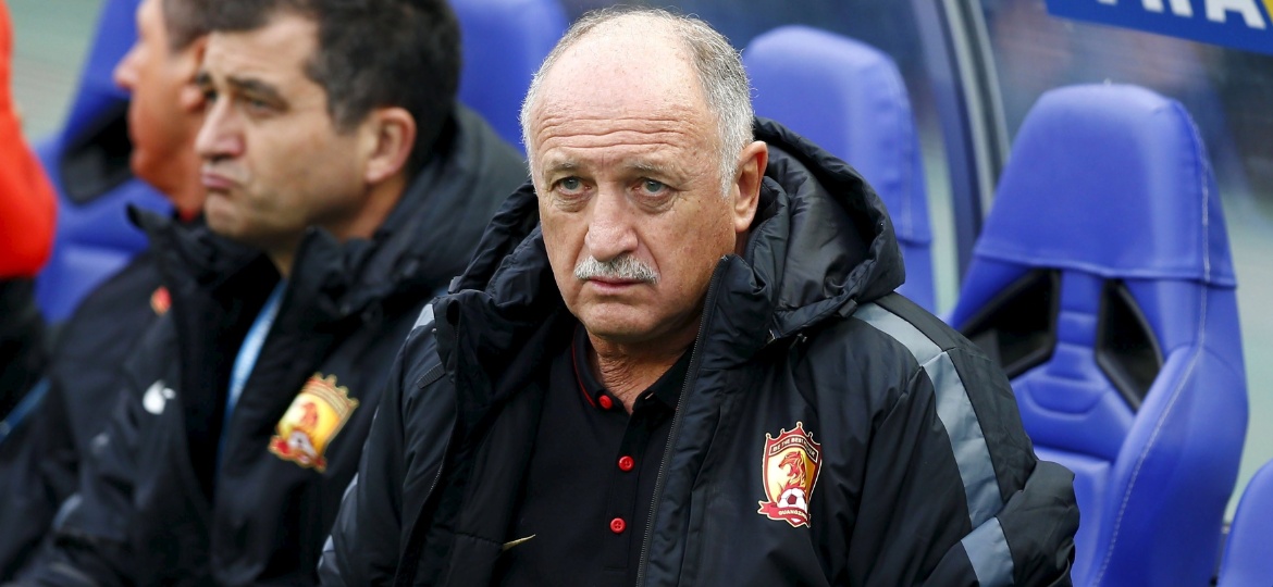 Scolari ainda nos tempos de Guangzhou Evergrande; treinador do penta foi convidado para acompanhara a Copa - Thomas Peter/Reuters
