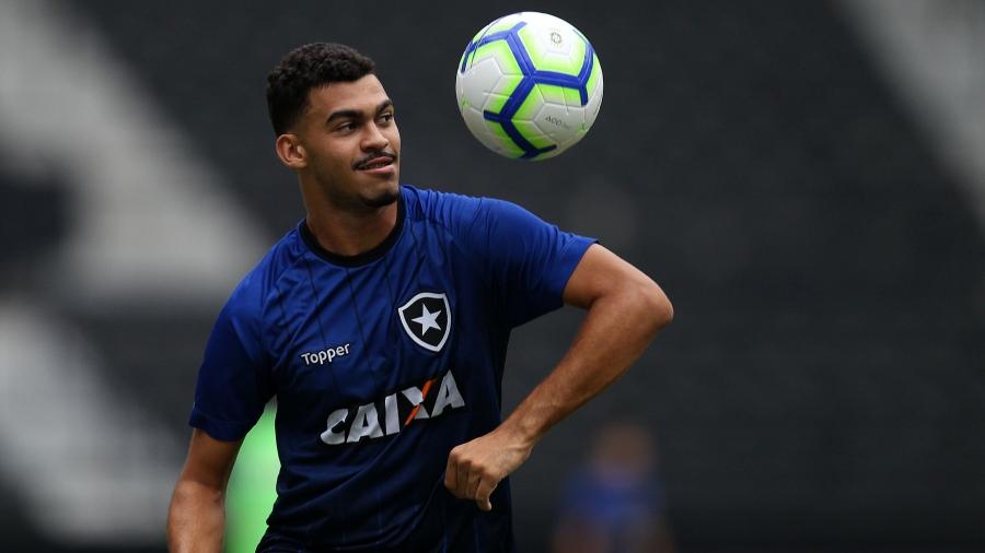 Zagueiro Glauber foi chamado para completar treino na seleção de Tite e acabou vendido pelo Botafogo - Vitor Silva/SSPress/Botafogo