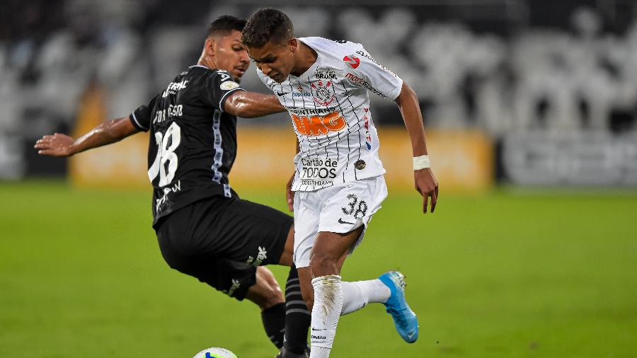 Pedrinho, meia-atacante do Corinthians, durante partida contra o Botafogo pela 34ª rodada - Thiago Ribeiro/AGIF