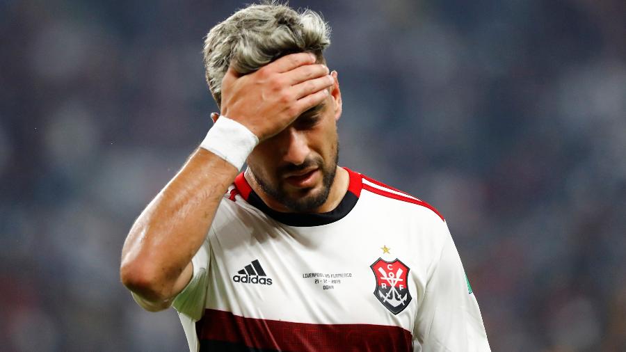 Uruguaio saiu com dores no tornozelo no jogo contra o Palmeiras e vai passar por tratamento - Corinna Kern/Reuters