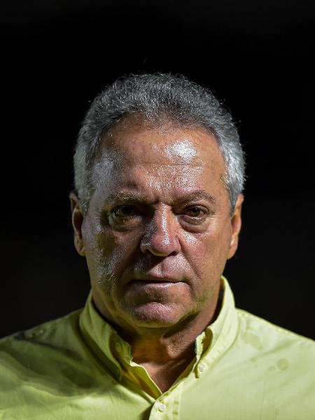 Abel Braga, técnico do Vasco da Gama, antes de jogo contra o Goiás pela Copa do Brasil - Thiago Ribeiro/AGIF