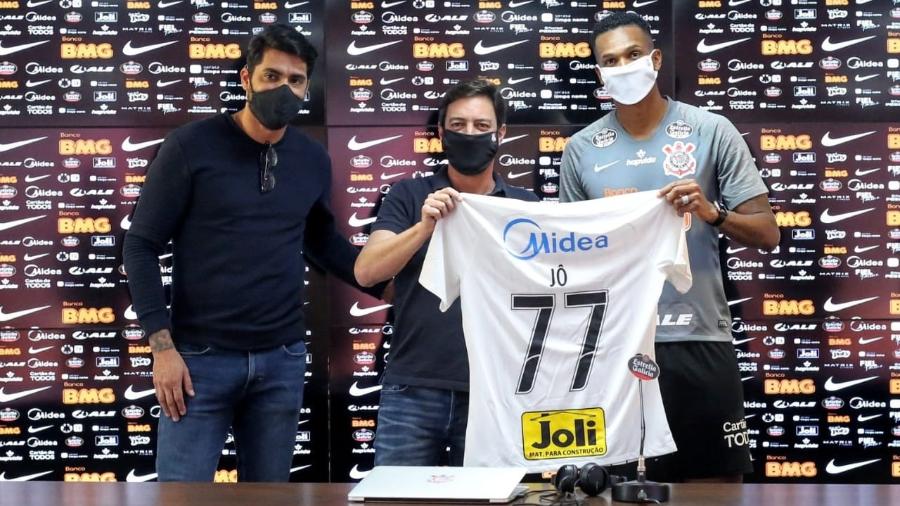 Atacante Jô vestirá a camisa 77 em sua terceira passagem pelo Corinthians - Agência Corinthians