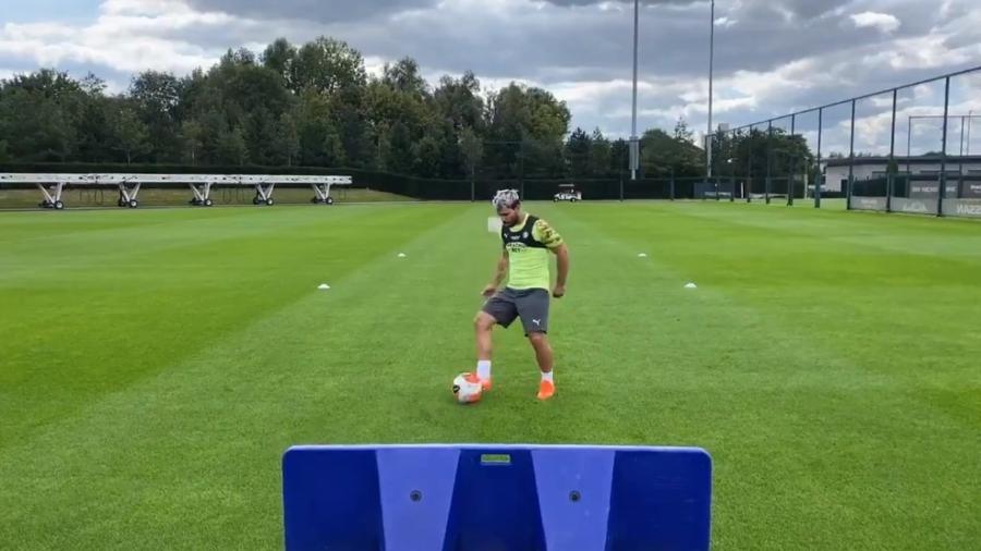 Sergio Aguero já divulgou vídeo treinando com bola após passar por cirurgia no joelho - Reprodução