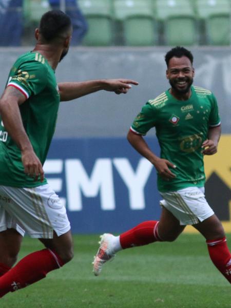 Claudinho comemora após abrir o placar para o Cruzeiro contra o CSA, no estádio Independência, pela Série B - Fernando Moreno/Fernando Moreno/AGIF