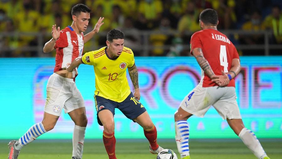 James Rodríguez em ação durante Colômbia x Paraguai, pelas Eliminatórias para a Copa do Mundo de 2022 - AFP