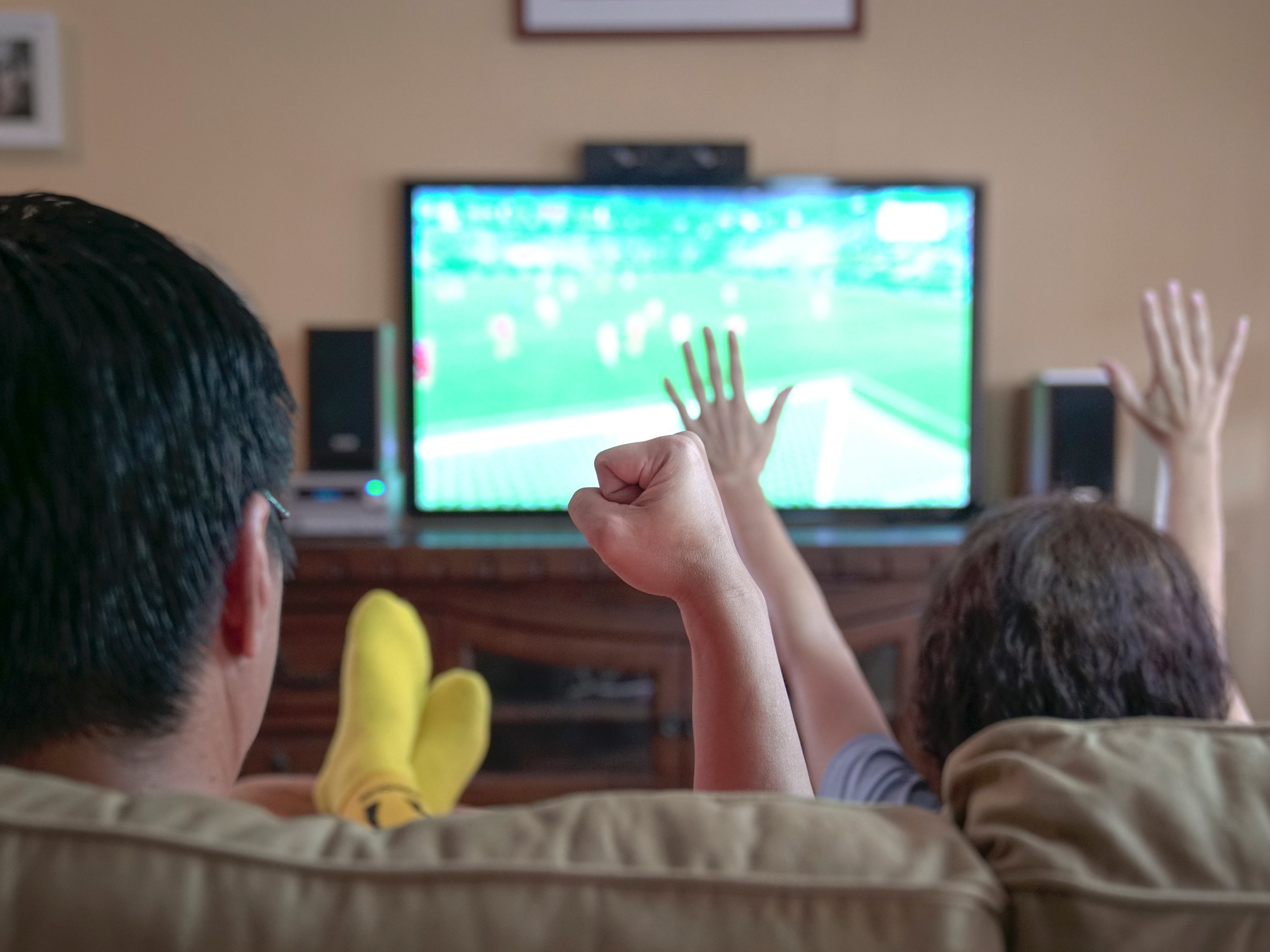 Futebol na TV: Saiba que jogos pode ver este fim de semana - I