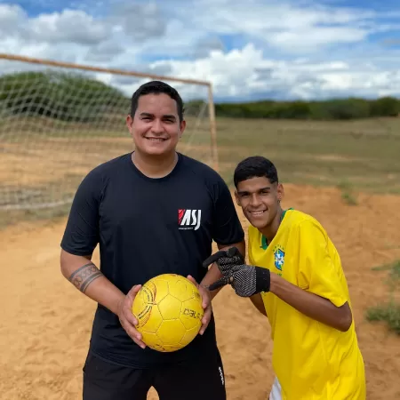 Iran Ferreira e seu empresário, Allan Jesus, posam juntos na Bahia - Henrique Arcoverde/Divulgação - Henrique Arcoverde/Divulgação