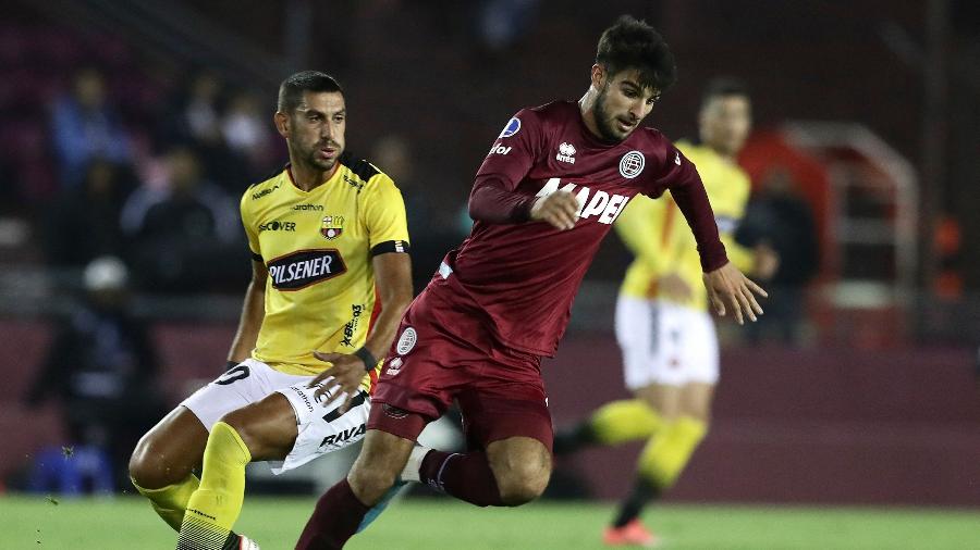 Jose Manuel Lopez, do Lanús, em jogo contra o Barcelona (EQU) pela Sul-Americana - ALEJANDRO PAGNI / AFP