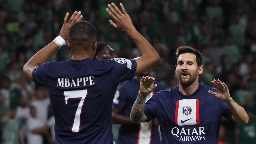 Messi e Mbappé comemoram gol do PSG contra o Maccabi Haifa na Champions - JACK GUEZ / AFP