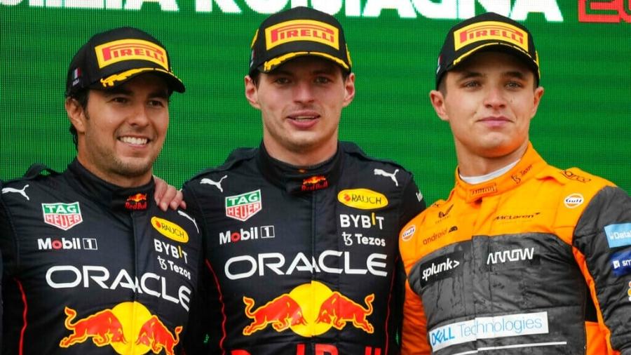 Norris (dir.) já ganhou vários elogios de Max Verstappen