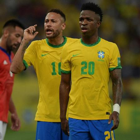 Neymar e Vinicius Junior em ação pela seleção brasileira contra o Chile, pelas Eliminatórias da Copa do Qatar - Carl de Souza