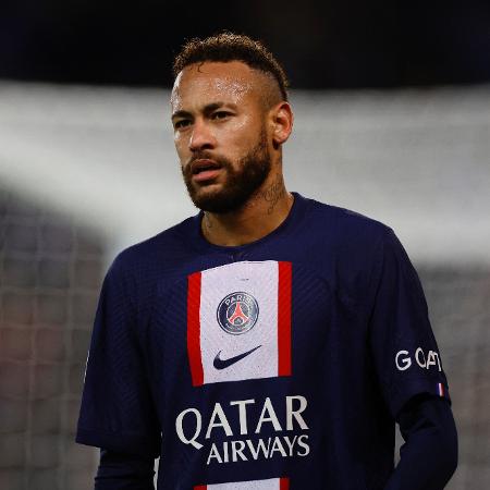 Neymar foi expulso ao levar o segundo cartão amarelo por simular pênalti na partida do PSG contra o Strasbourg - Sarah Meyssonnier/Reuters
