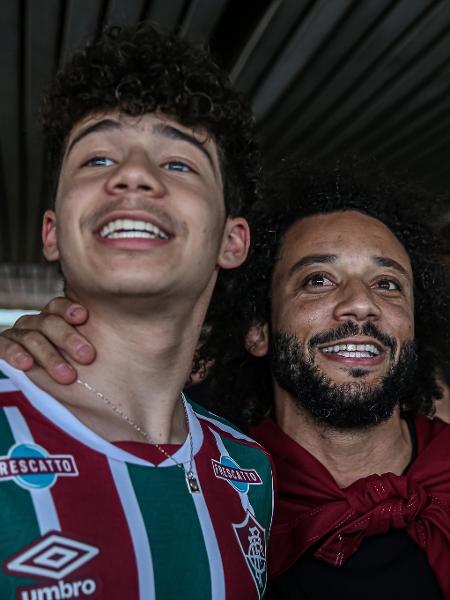 Enzo ao lado de Marcelo no desembarque do jogador no Rio de Janeiro para se apresentar ao Fluminense - Marcelo Gonçalves/Fluminense FC