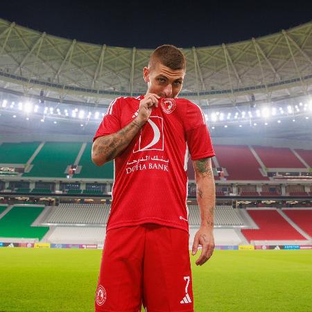 Marco Verratti com a camisa do Al-Arabi