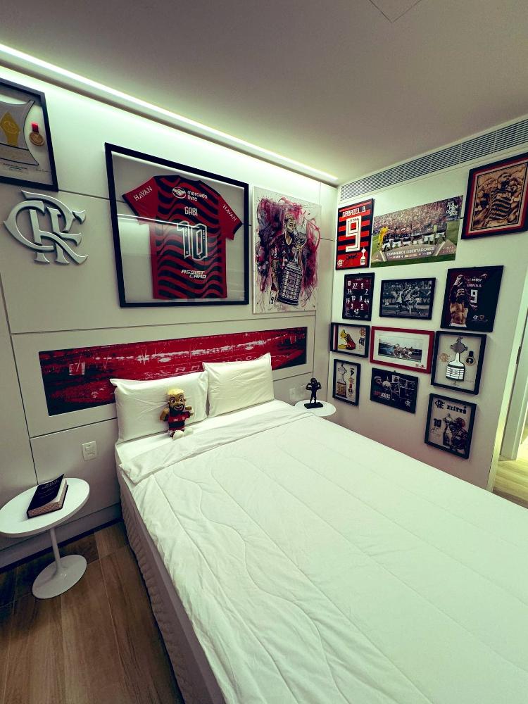 Gabigol, atacante do Flamengo, mostra seu quarto no hotel do Ninho do Urubu