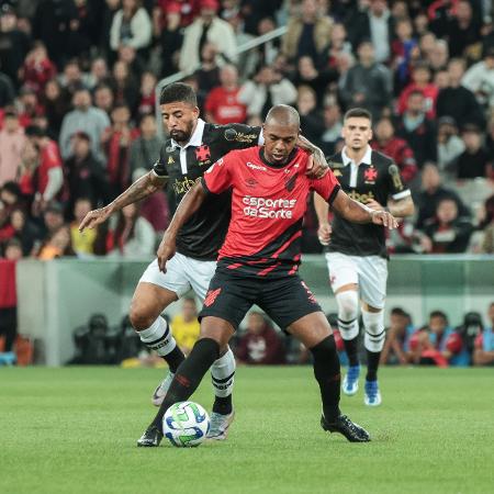 Volante de 39 anos evitou dar quaisquer pistas sobre seu futuro no futebol