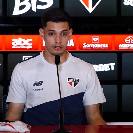 Bobadilla, durante entrevista coletiva no CT do São Paulo