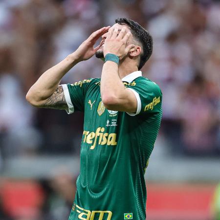 Piquerez, do Palmeiras, lamenta pênalti perdido contra o São Paulo pela Supercopa do Brasil