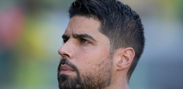 Corinthians quita sanção e Cuiabá confirma demissão de António Oliveira.