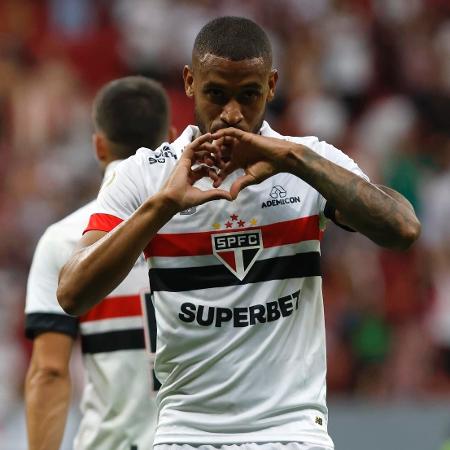 André Silva, do São Paulo, comemora após marcar contra o Corinthians, pelo Brasileirão - Rubens Chiri/São Paulo