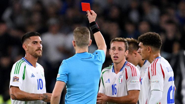 Pellegrini é expulso durante jogo entre Itália e Bélgica pela Liga das Nações Pellegrini é expulso durante jogo entre Itália e Bélgica pela Liga das Nações