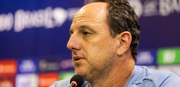 Ceni critica árbitro após empate em Bahia x Corinthians: 'Estragou o jogo'