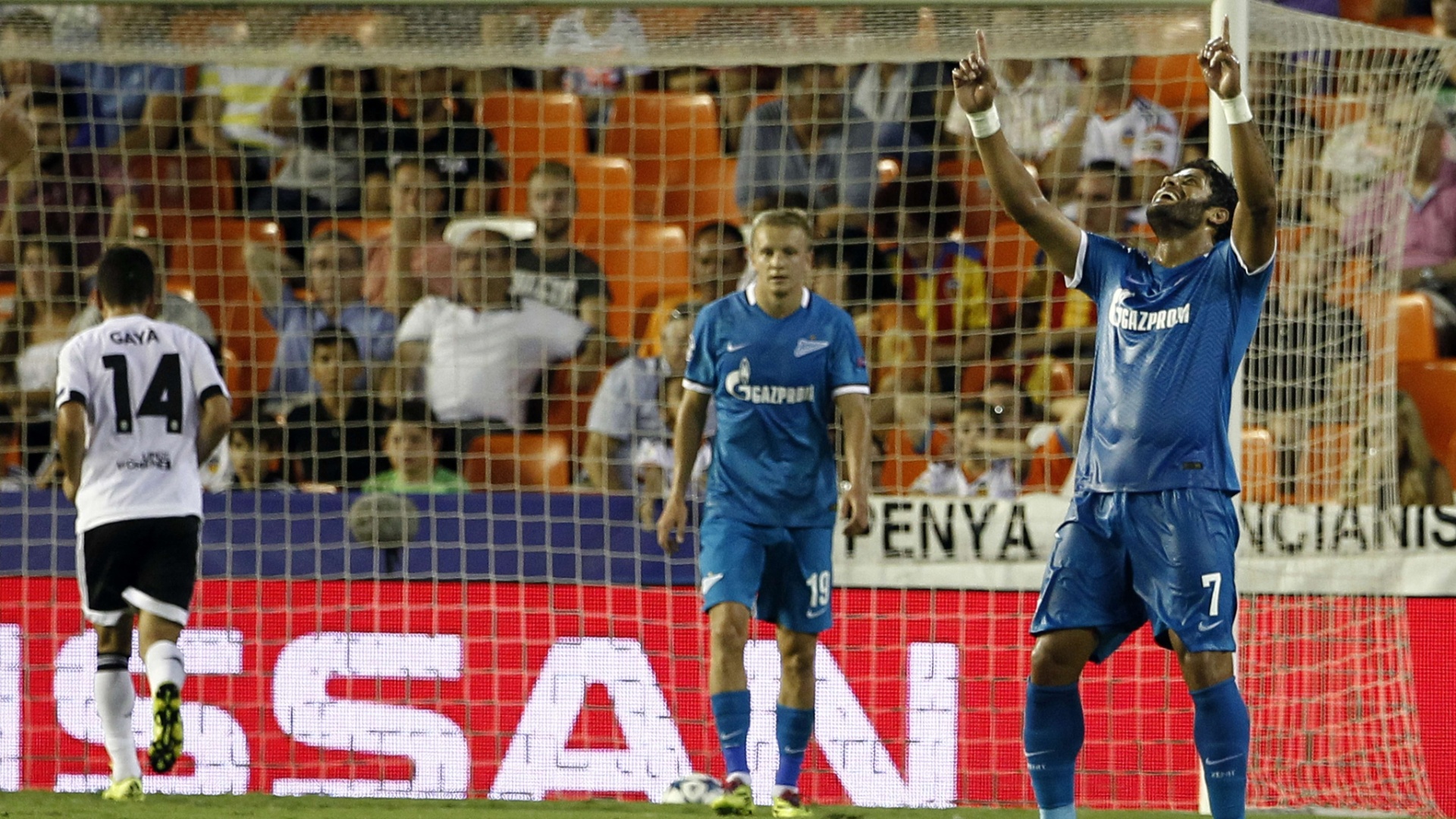Hulk celebra após marcar para o Zenit contra o Valencia pela Liga dos Campeões