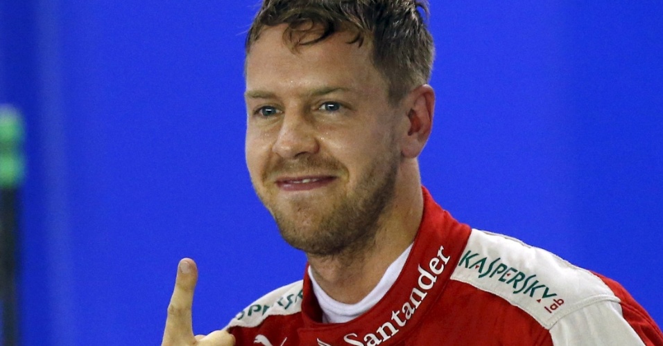 Sebastian Vettel dominou a classificação para o GP de Cingapura e garantiu a pole position para a corrida deste domingo