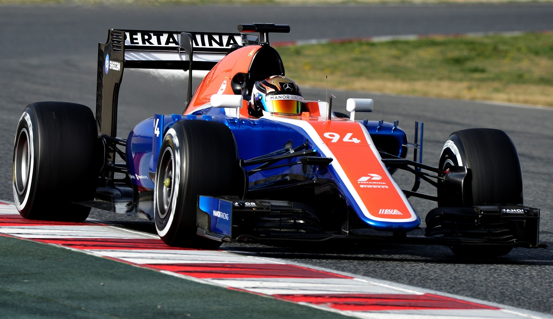 Pascal Wehrlein testa pela Manor em Barcelona na terça-feira (23) - José Jordan/AFP Photo