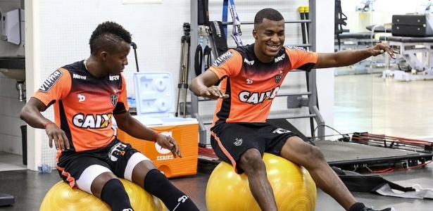 Cazares tem sempre Erazo por perto, para ajudar na adaptação ao Atlético-MG - Bruno Cantini/Clube Atlético Mineiro