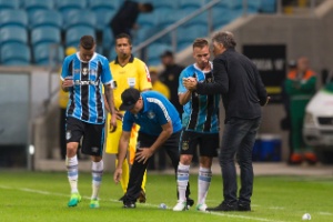 Renato exalta virada e Grêmio com controle: Jogaram muita bola