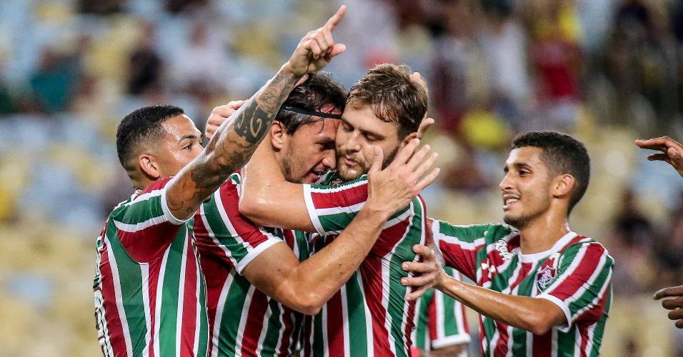 Jogadores do Fluminense comemoram gol contra o Madureira
