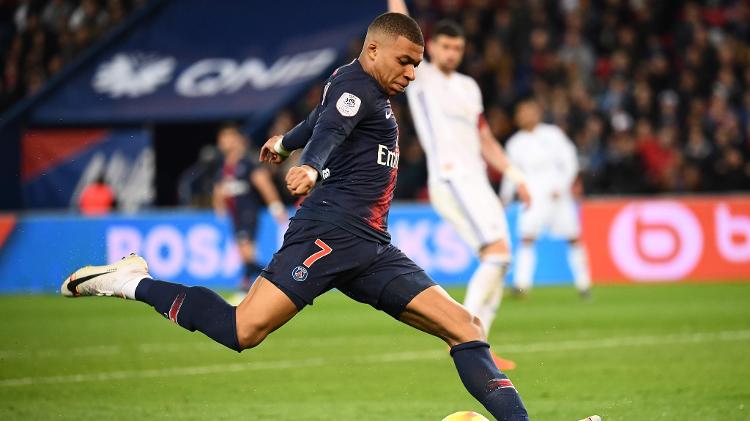 Mbappé em ação pelo PSG - POUJOULAT / AFP - POUJOULAT / AFP
