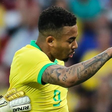 Gabriel Jesus bate para o gol no amistoso Brasil x Honduras no Beira-Rio - Pedro H. Tesch/AGIF