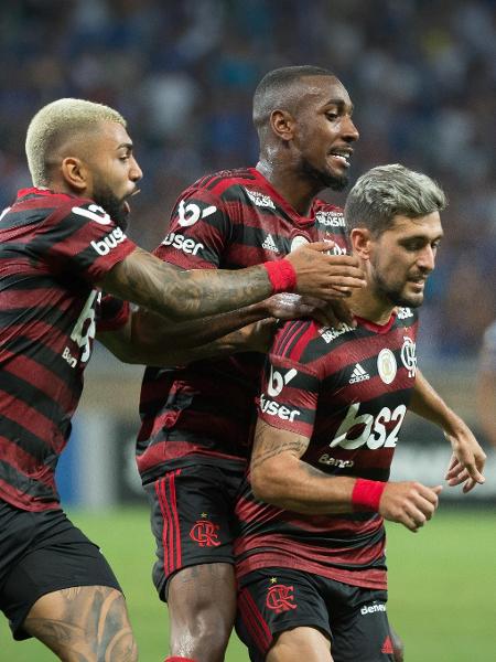 Gabigol comemora gol de Arrascaeta, que deu a vitória ao Flamengo no Mineirão - Alexandre Vidal/Flamengo
