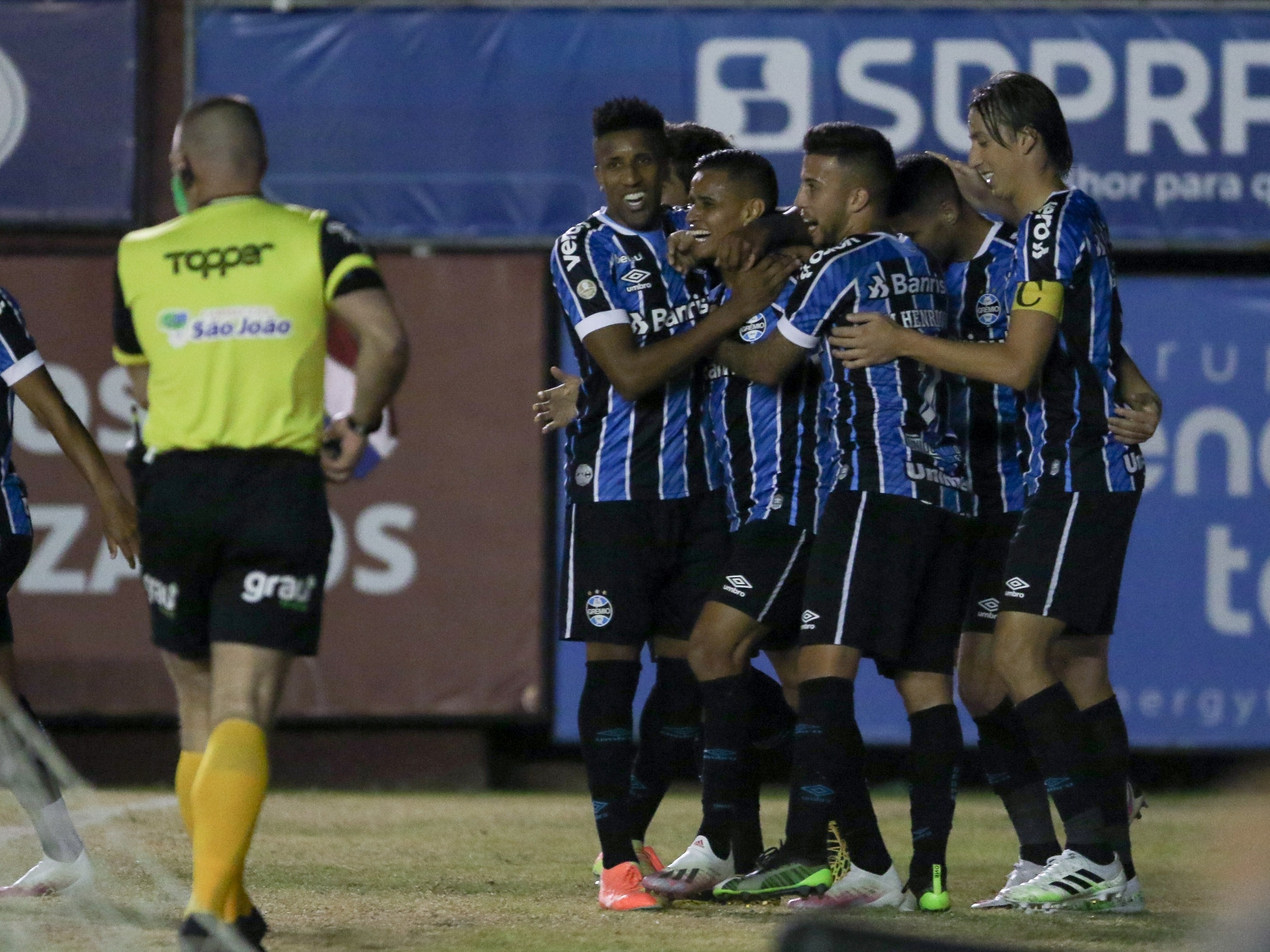 Atlético vence primeiro jogo da final do Mineiro; no RS, Grêmio e Caxias  empatam