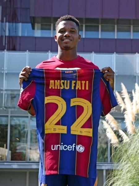 Ansu Fati teve contrato oficializado com o Barcelona até 2022 - Divulgação