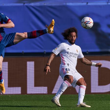 Marcelo pode deixar o Real Madrid no mercado da bola - Diego Souto/Quality Sport Images/Getty Images