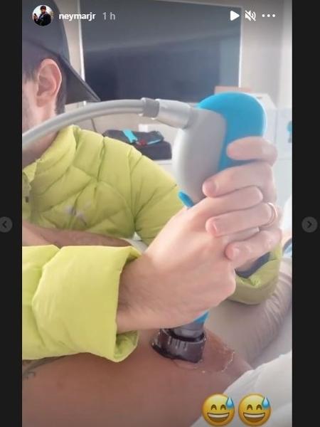 Neymar reclama de dores durante sessão de fisioterapia - Reprodução/Instagram/@neymarjr