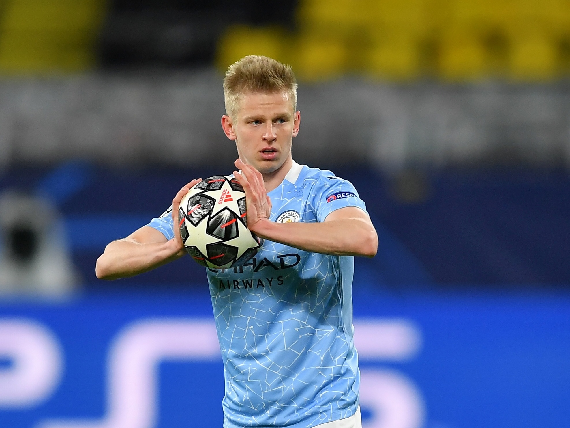 Arsenal e West Ham disputam a contratação de Zinchenko, diz jornal