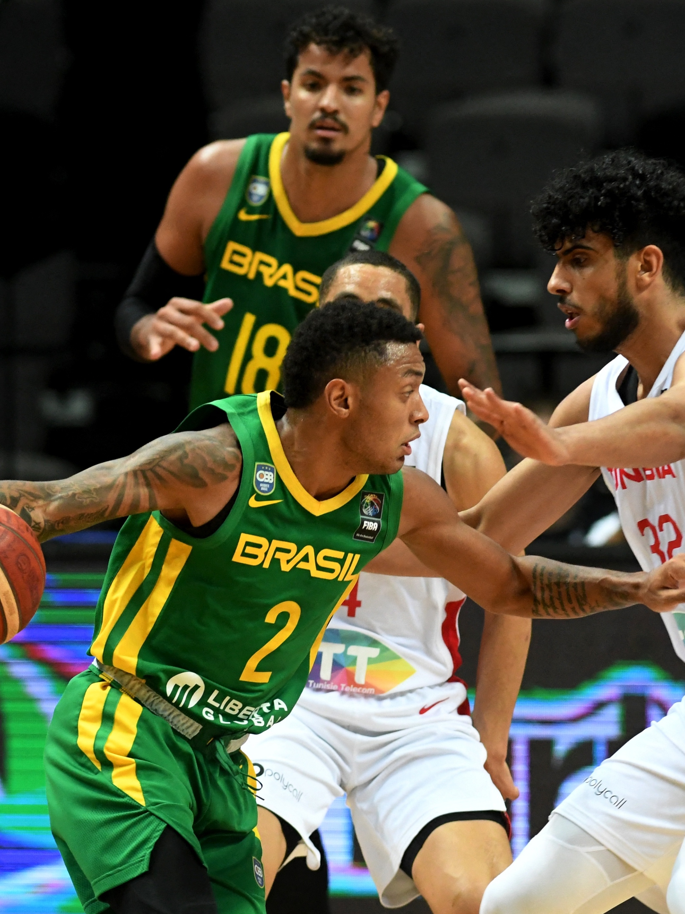 Brasil bate México no basquete e joga no domingo por vaga na