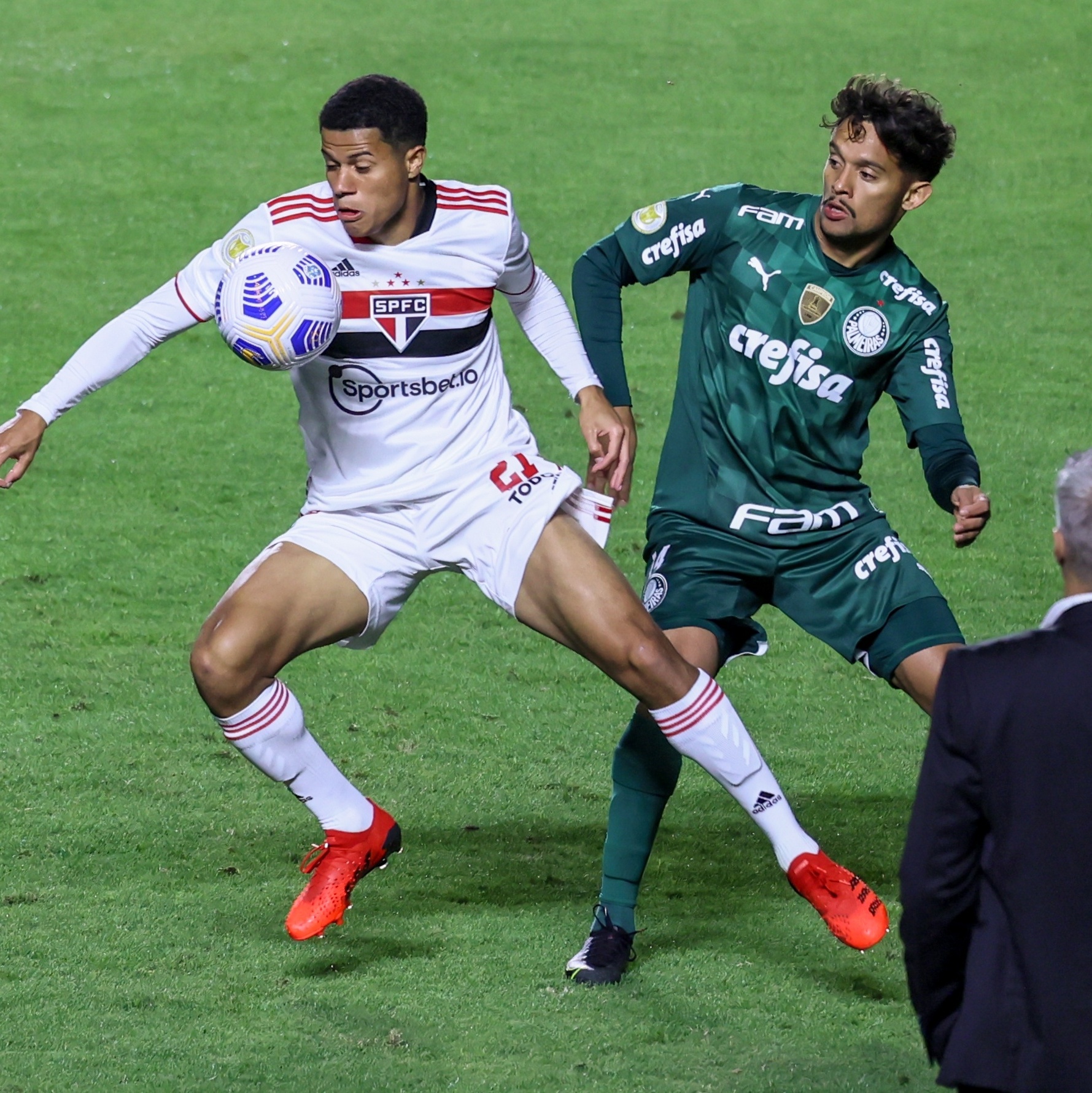 Palmeiras atropela São Paulo, vira confronto e leva título paulista