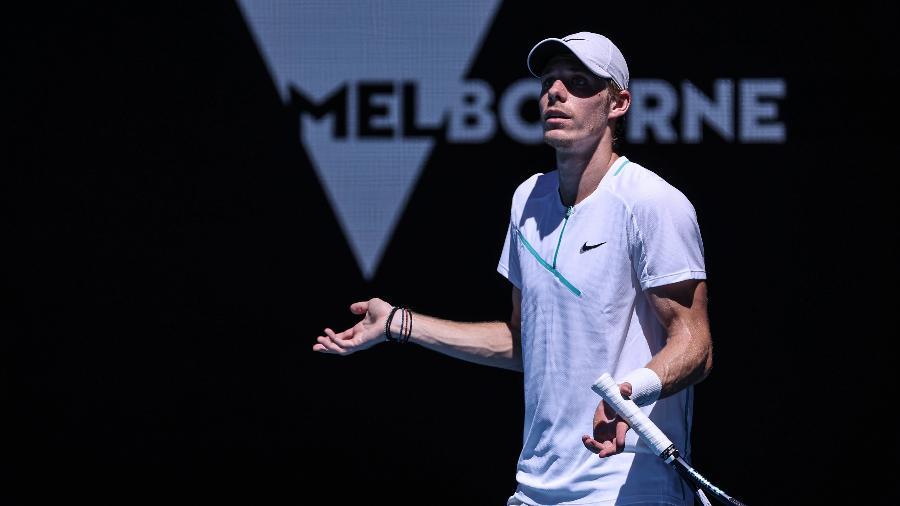 Denis Shapovalov, durante partida contra Rafael Nadal, nas quartas de final do Australian Open - Xinhua/Bai Xuefei