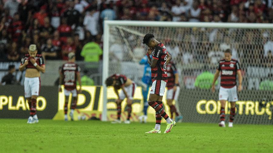 Bruno Henrique, do Flamengo, lamenta derrota em jogo contra o Fortaleza pelo Brasileirão - Thiago Ribeiro/AGIF